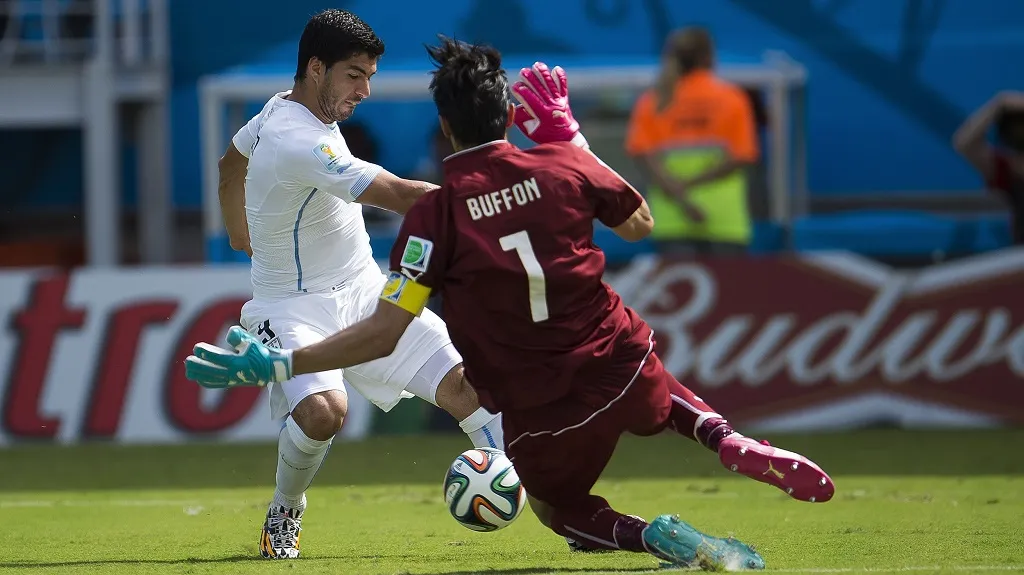 Luis Suárez a Gianluigi Buffon