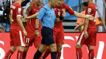 Švýcarské námitky proti pískání rozhodčího v zápase s Francií