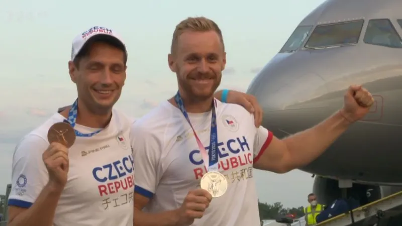 Vadlejch s Veselým se z Tokia vrátili domů