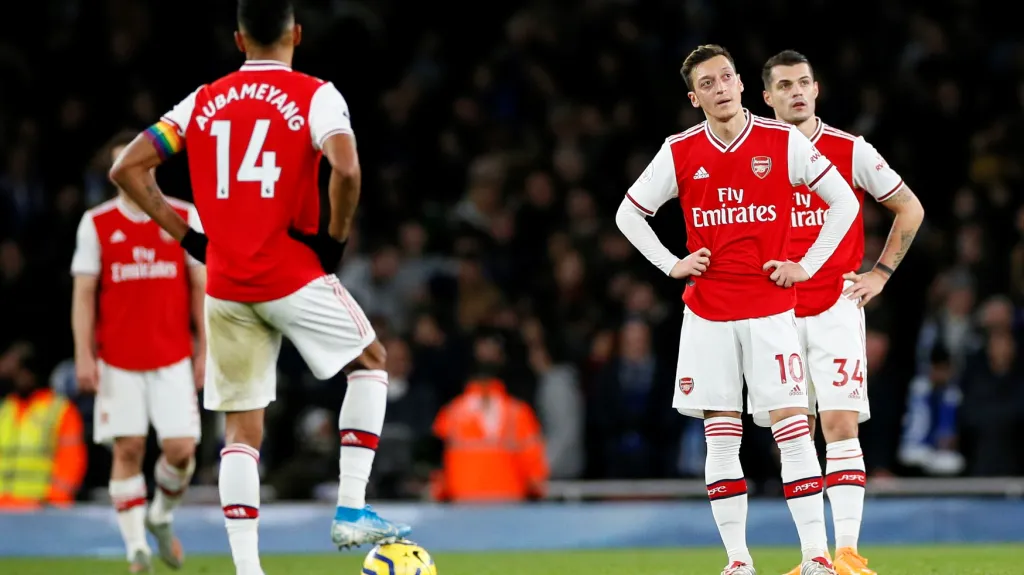 Fotbalisté Arsenalu po inkasované brance od Brightonu