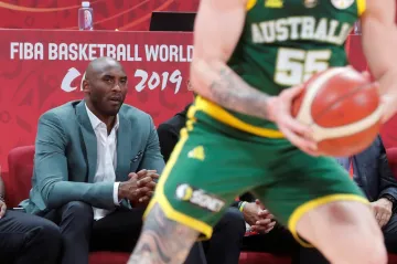 Kobe Bryant sleduje na MS zápas Austrálie