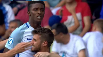 Gól v utkání Anglie U21 - Německo U21: Gray - 1:1 (41. min.)