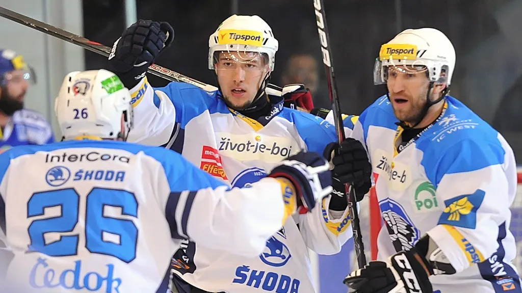 Plzeňští hokejisté se radují z gólu