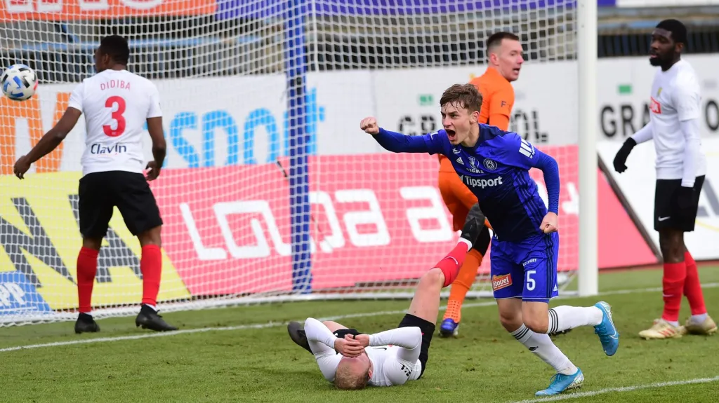 Kryštof Daněk z Olomouce se raduje z gólu