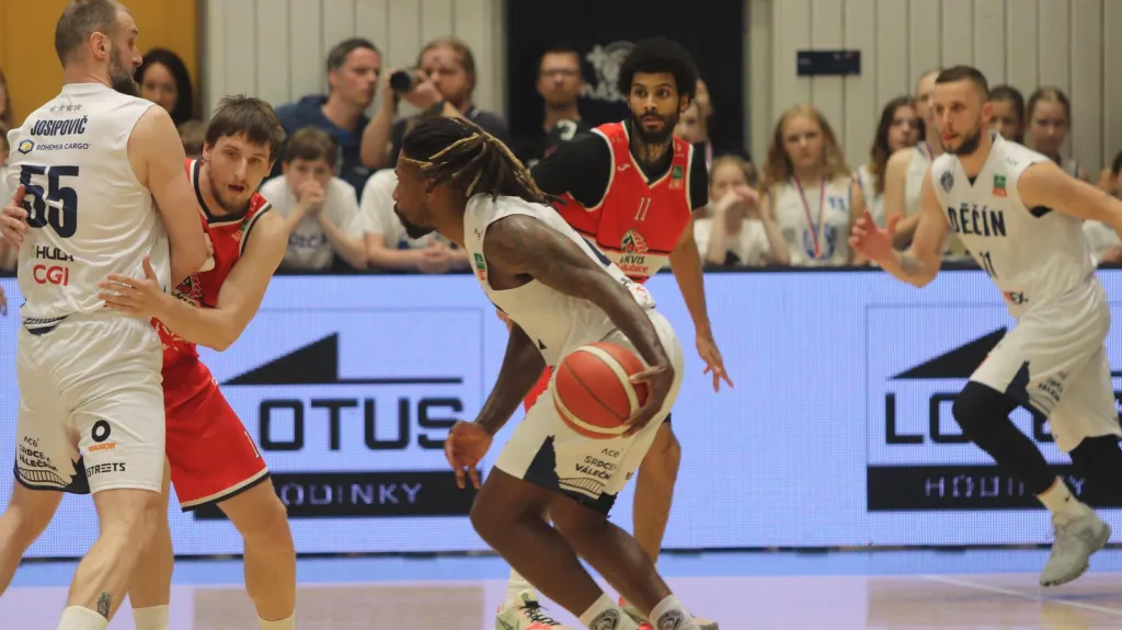 O finále bojuje Děčín proti Pardubicím