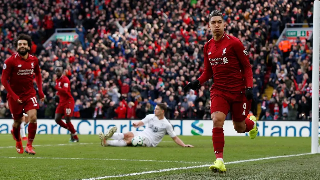 Roberto Firmino z Liverpoolu se raduje z gólu 