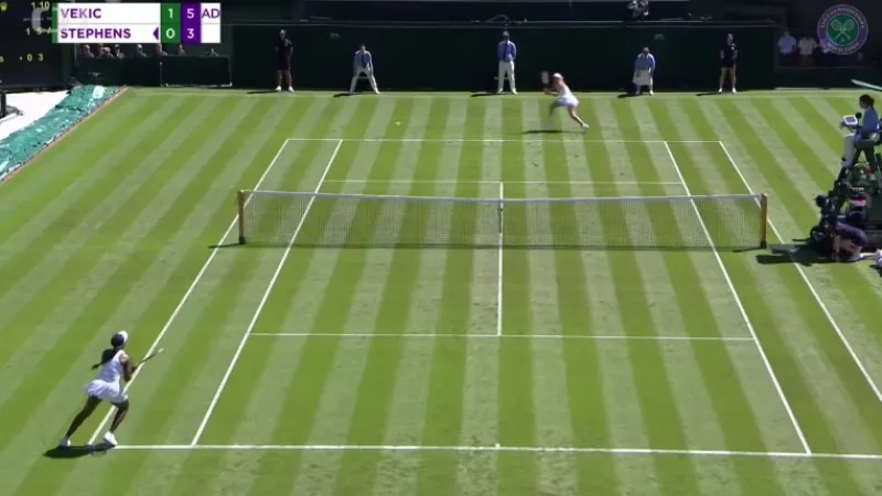 Stephensová ve Wimbledonu končí, Federer jde dál