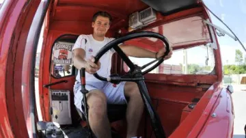 Petr Frydrch za volantem doubledeckeru