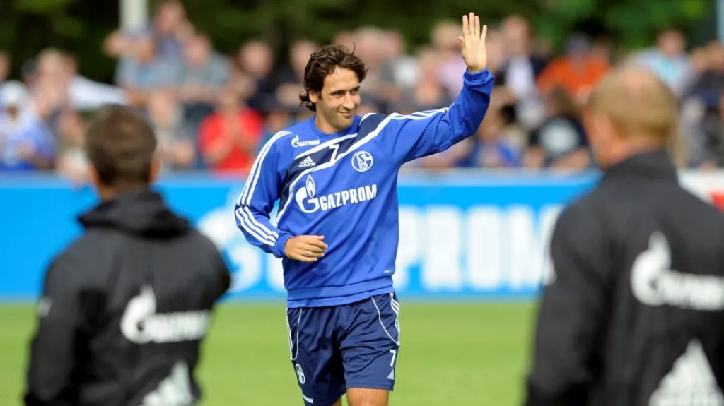 Raúl ještě během působení v německém Schalke