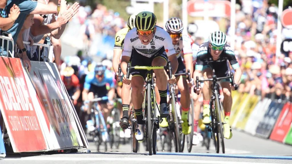 Caleb Ewan spurtuje pro etapové vítězství