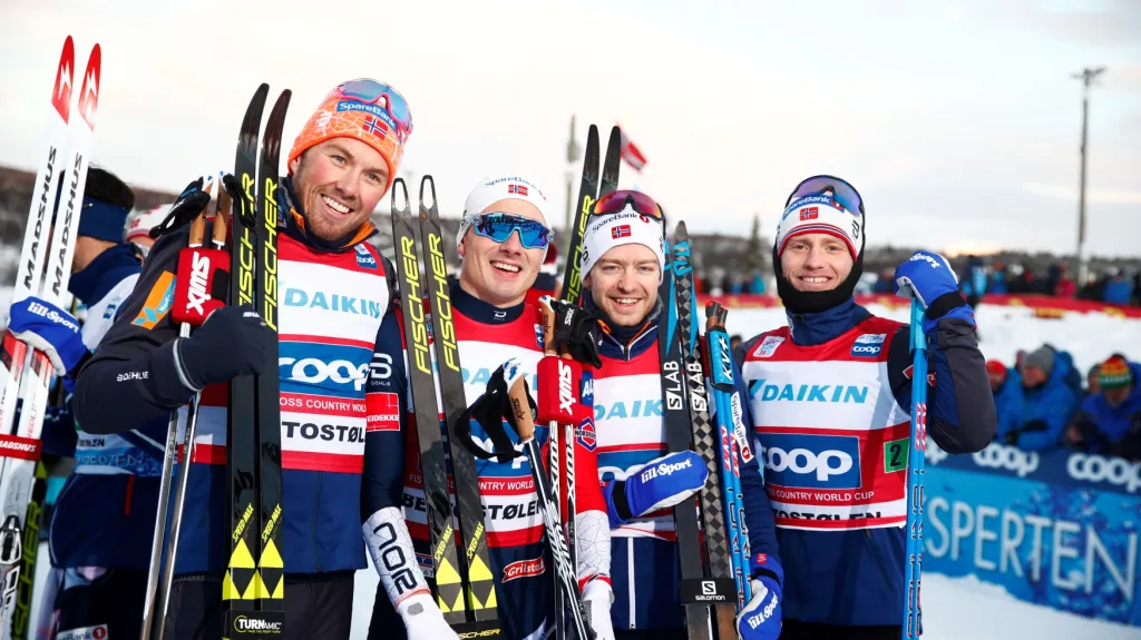 Vítězná norská štafeta Iversen, Krogh, Rothe a Sundby