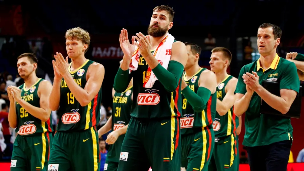 Loučící se hráči Litvy