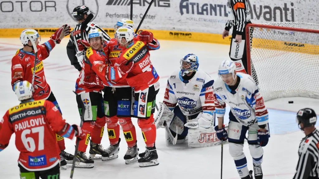 Pardubičtí se radují z gólu do sítě Komety