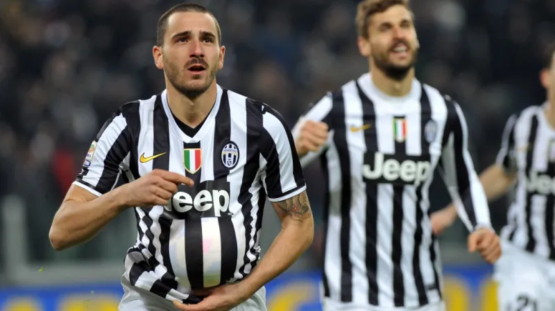 Leonardo Bonucci (vlevo) se raduje z gólu svého Juventusu
