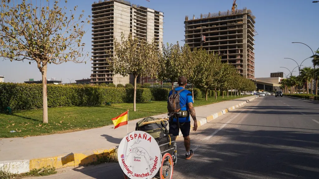 Santiago Sánchez na cestě do Kataru