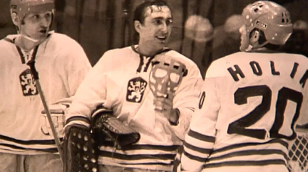 Jiří Holeček (uprostřed)