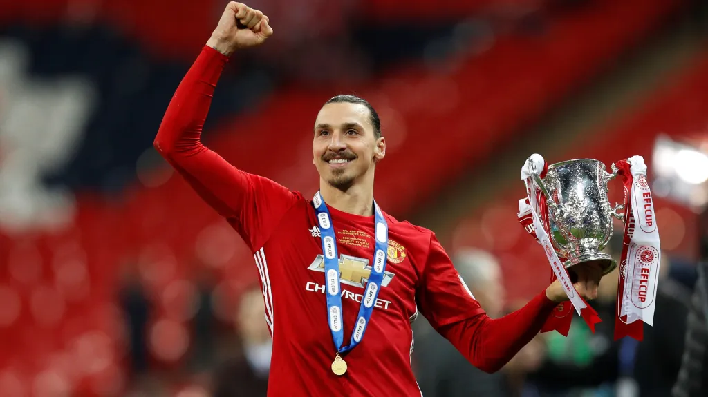 Zlatan Ibrahimovič slaví vítězství v Ligovém poháru