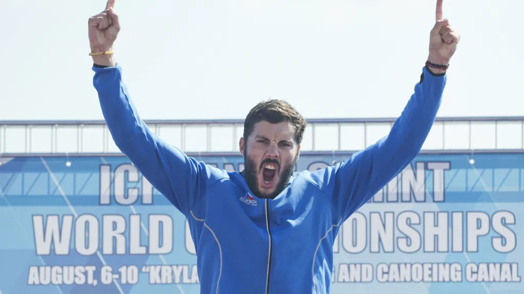 Slavící Josef Dostál