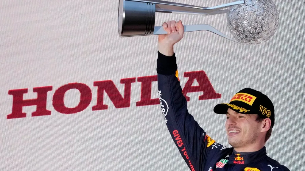 Max Verstappen obhájil titul mistra světa