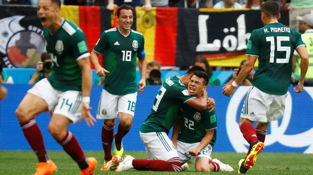 Slavící fotbalisté Mexika