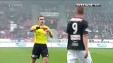 Juhar dostal za kontakt s Horváthem červenou (19. min.)