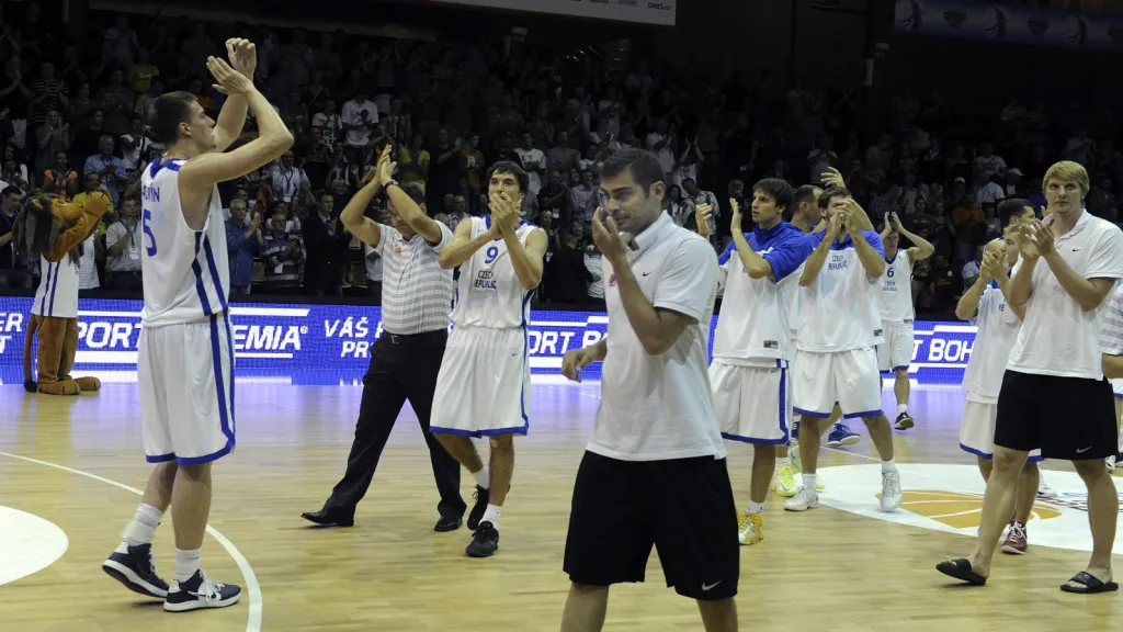 Čeští basketbalisté slaví po vítězství nad vicemistry světa