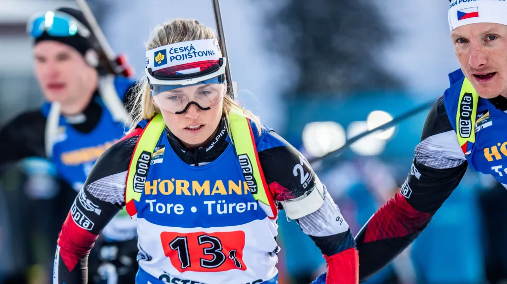 Ondřej Moravec předává štafetu Evě Puskarčíkové