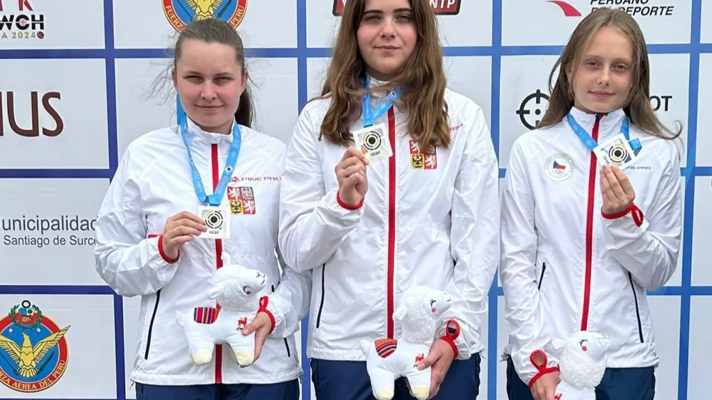 Střelkyně Viktorie Šindlerová, Klára Ticháčková a Anna Miřejovská