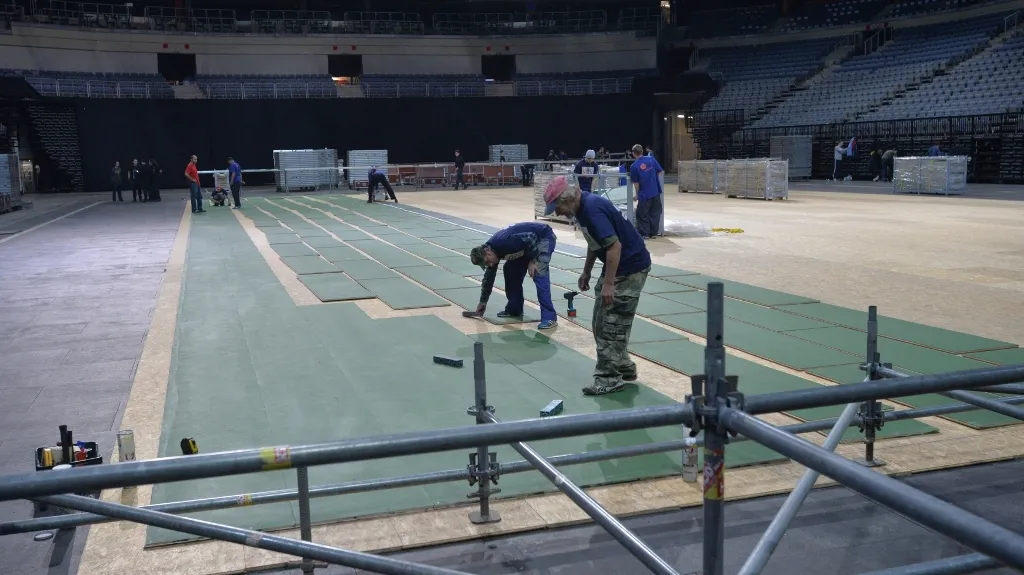 Stavba kurtu v O2 areně