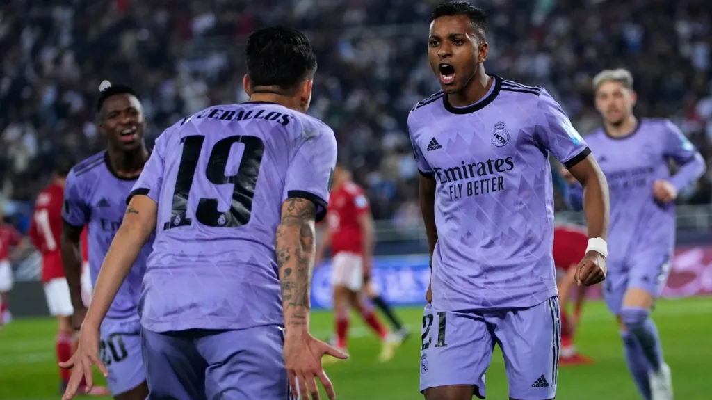 Hráči Realu Madrid slaví gól v utkání proti egyptskému týmu Al-Ahlí