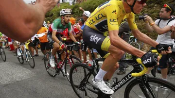 Chris Froome a za ním Fabio Aru