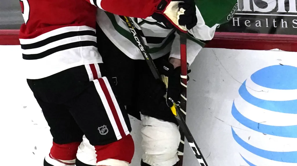 Dominuk Kubalík a Jamie Oleksiak