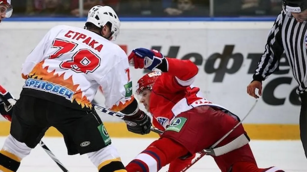 Útočník Čerepovce Josef Straka