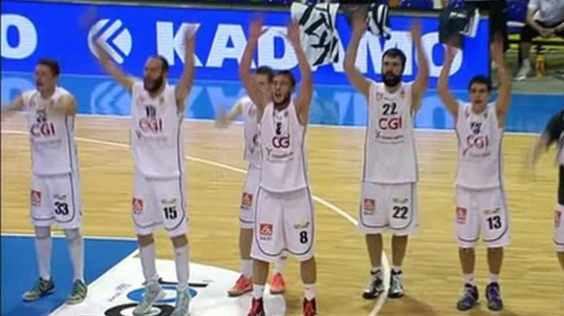 Fantastická děkovačka po utkání basketbalistů Děčína a Nymburka