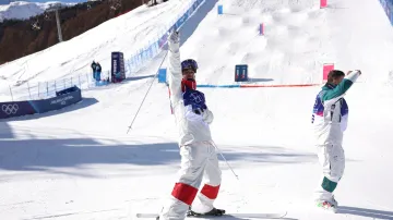 Finále paralelní jízdy v boulích a zlatá rozlučka Mikaëla Kingsburyho