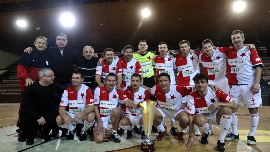 Slavia s pohárem pro mistra turnaje internacionálů