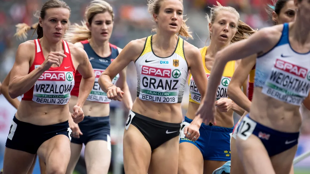 Simona Vrzalová v rozběhu na 1500 m