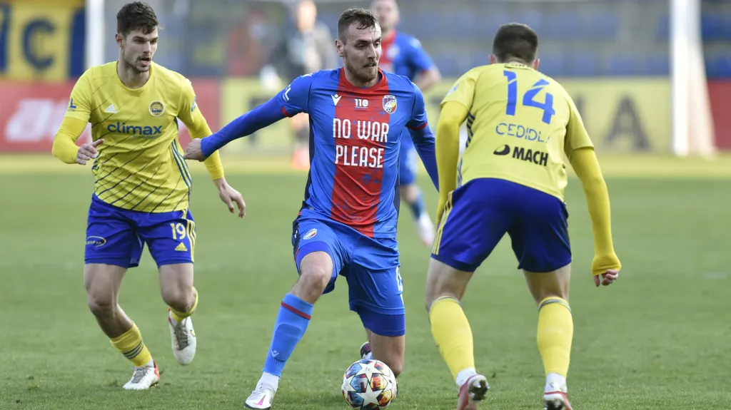 O vítězství Plzně ve Zlíně rozhodl Tomáš Chorý (uprostřed)