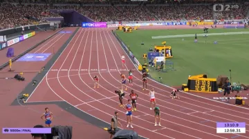 Závěr závodu na 5000 m mužů