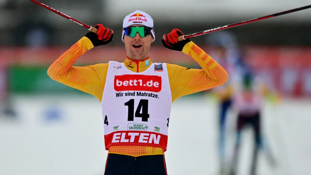 Sdruženář Vinzenz Geiger se raduje z vítězství v závodu SP