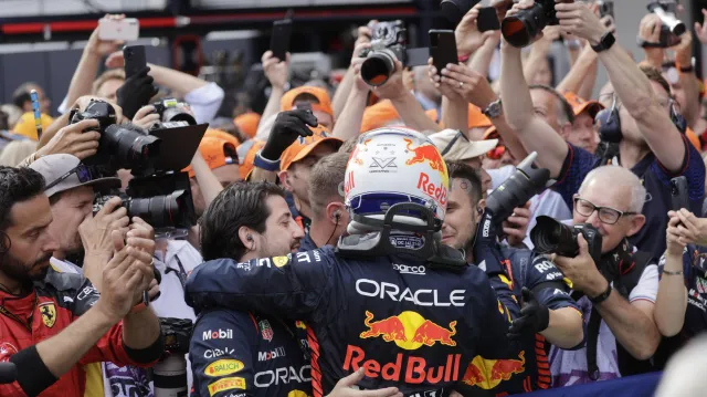 Verstappen vítězstvím ve Spielbergu prodloužil neporazitelnost Red Bullu