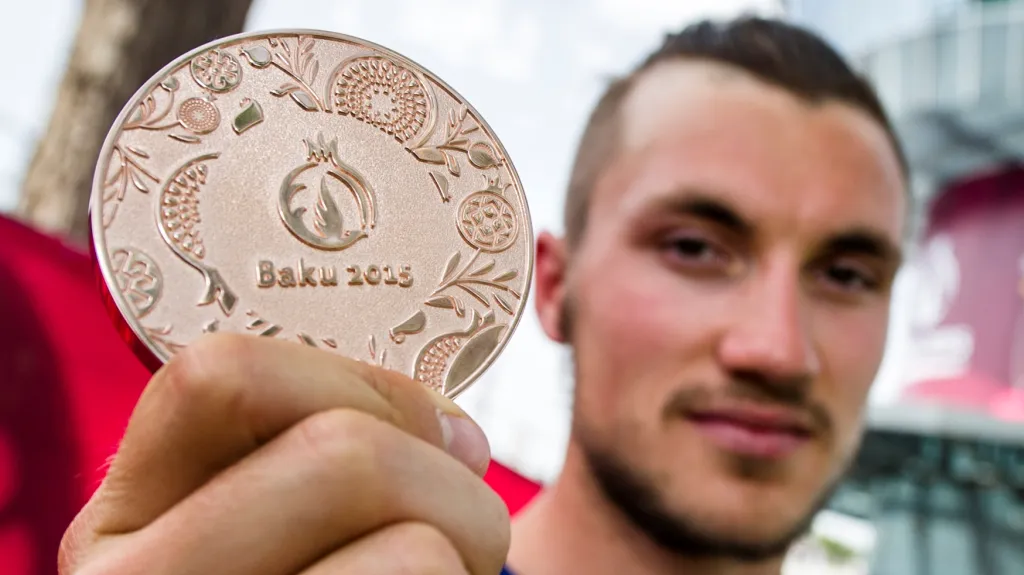 Martin Fuska s bronzovou medailí z Evropských her
