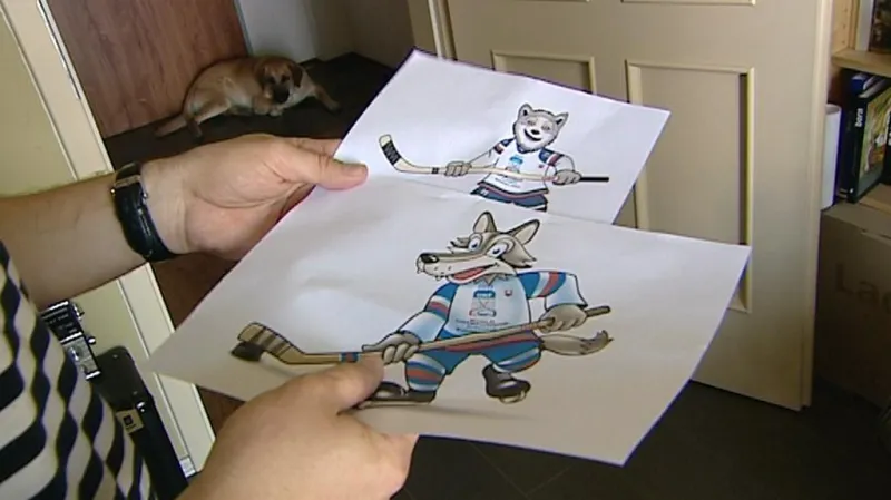 Současný maskot Goooly a jeho předchůdce