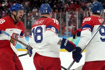 Tomáš Hertl, Ondřej Palát a Martin Nečas ve čtvrtfinálovém zápase s Kanadou