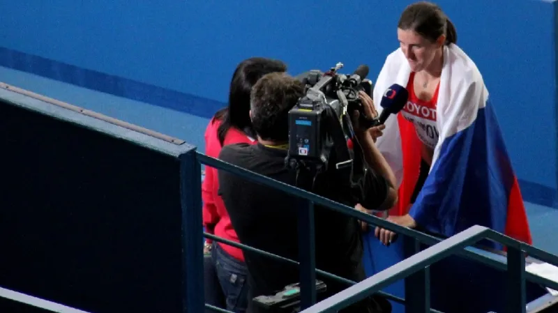 Finále 400 metrů překážek - Hejnová je mistryní světa (52,83 s)