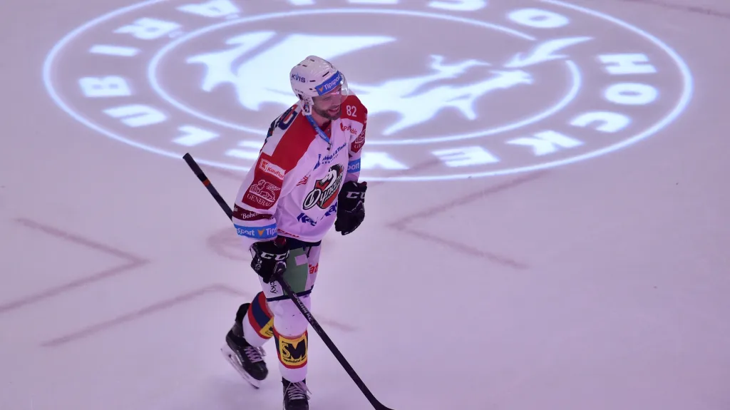 Pardubický útočník Michal Vondrka na ledě Třince