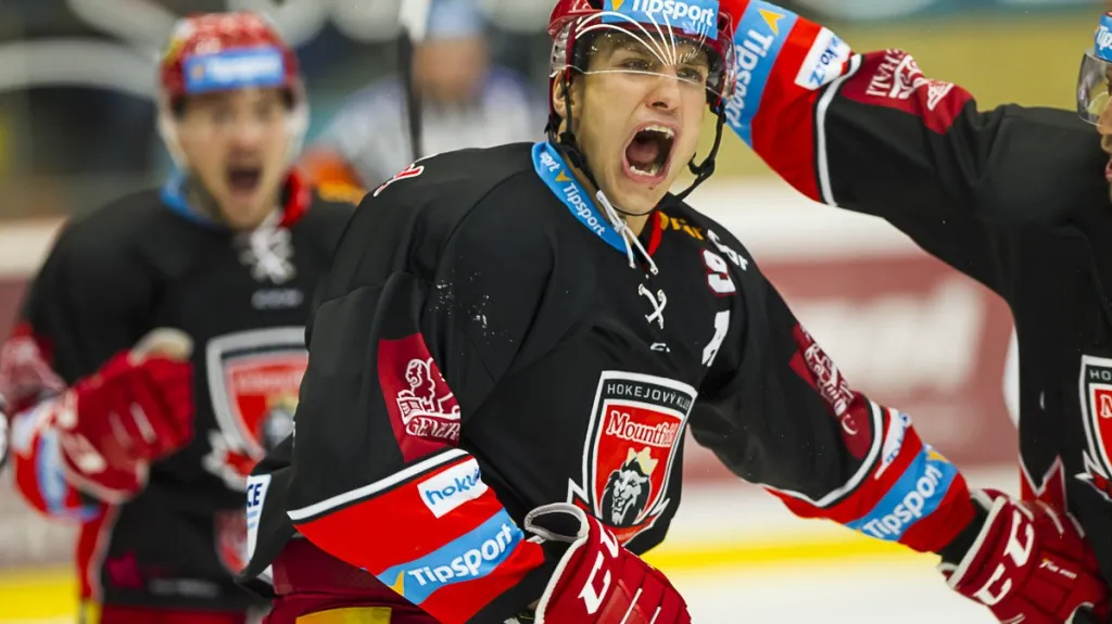 Bedřich Köhler se raduje z branky