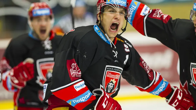 Bedřich Köhler se raduje z branky