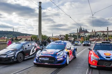 Exhibiční úvod Středoevropské rallye v Praze