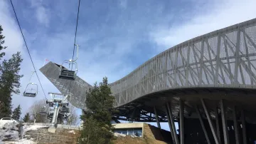 Nový skokanský můstek v Holmenkollenu otevřený v roce 2010. Je to masa